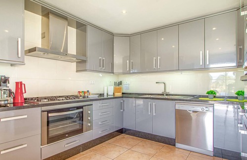 El Albir House | Welcome to this urban villa, located in a quiet residential area in L?Albir, an excellent base for a