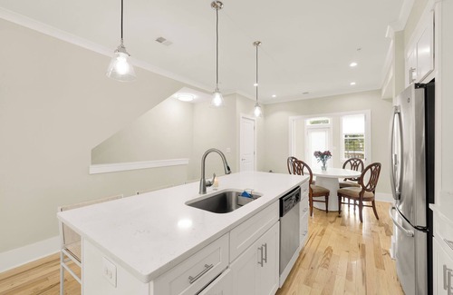 Randle Highlands Condo | Welcome to this exquisite 3-bedroom 3-bathroom condo townhome condominium.