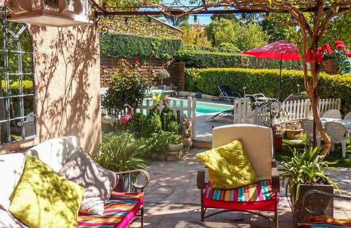 Venelles House | Welcome to this homey cottage with charming garden and swimming pool.