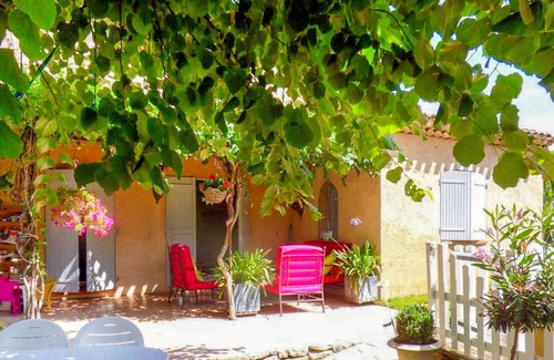 Venelles House | Welcome to this homey cottage with charming garden and swimming pool.