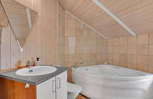 Hoeve Strand House | Welcome to this spacious vacation home!