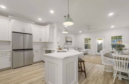 Bahama Beach House | Welcome to Wastin' Away! Prvt Pool 2Min wlk to Bch