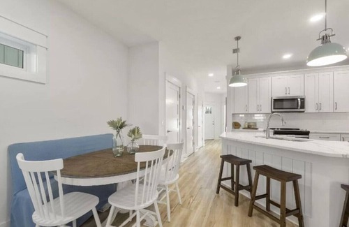 Bahama Beach House | Welcome to Wastin' Away! Prvt Pool 2Min wlk to Bch