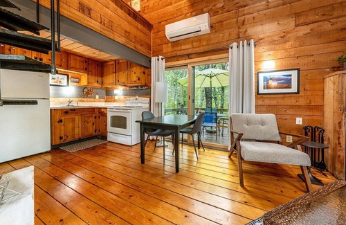 Wellfleet Cottage | Welcome to Wellfleet! Classically Modern, Woodsy and Serene.