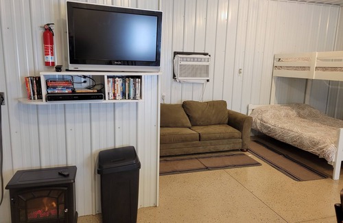 Santa Fe Cabin | WELCOME TO WESTHOFF CAMPGROUND BUNKHOUSE