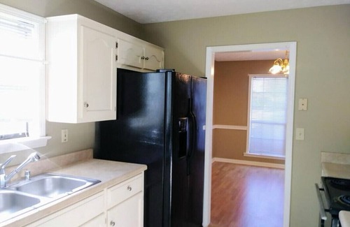 Gunter Afs House | Welcome to Whispering Oaks Retreat! Unwind in this charming 3BR/2BA home.