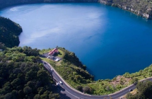 Mount Gambier House | Welcome to White on Height We can Accommodate a Large Group