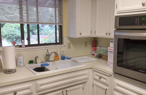 East Olympia Bed & Breakfast | Welcome to Wildwood Cottage Shared Lodging -short term stays for professionals.