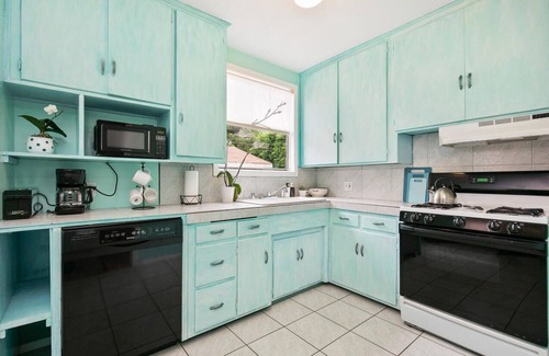 North Hollywood House | Welcome to your cozy corner away from home