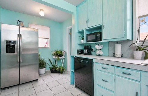 North Hollywood House | Welcome to your cozy corner away from home