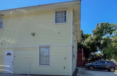 Iona Apartment | Welcome to Your One-Bedroom Retreat with Comfort and Convenience!
