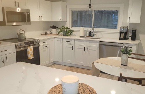 Plymouth House | Welcome to your Peaceful Waterfront Retreat in Plymouth
