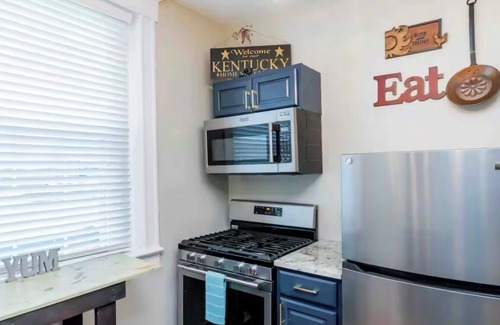 Deer Park Apartment | Welcome to Your Stylish Stay in the Heart of Louisville!