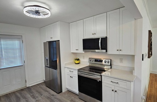 Mosby House | Welcome to Your Tranquil Retreat in Northside.