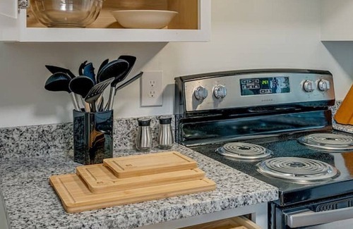 Hendersonville House | Welcome to your newly renovated and fully furnished retreat!