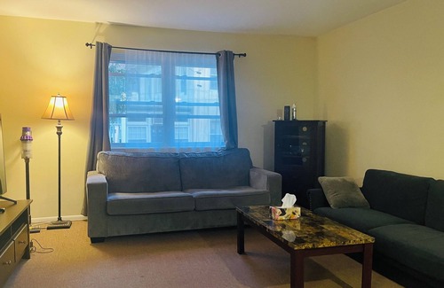 Lansdowne Apartment | Welcoming 2-bedroom apartment with AC in Lansdowne