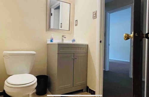 Lansdowne Apartment | Welcoming 2-bedroom apartment with AC in Lansdowne