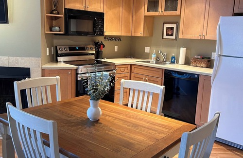 Birch Bay Condo | Welcoming 2-bedroom condo close to the beach in charming Birch Bay.