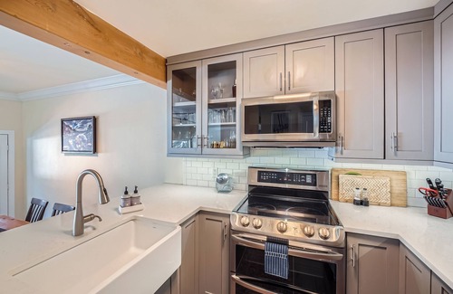 Vail Condo | Welcoming 2-bedroom entire condo with WiFi in Vail on Bus Route great view