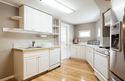 Ocean Grove House | Welcoming 2 BR Haven~ the Porch overlooking Asbury Park