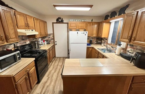 Jim Thorpe House | Welcoming 3-bedroom house with Bonus Room in Jim Thorpe! Perfect for the family!