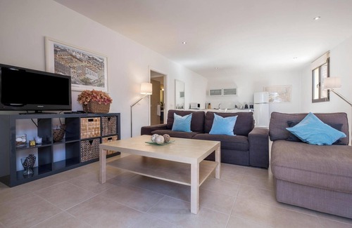 Adeje Apartment | Welcoming Apartment “Flamboyán” with Sea View, Pool, Wi-Fi