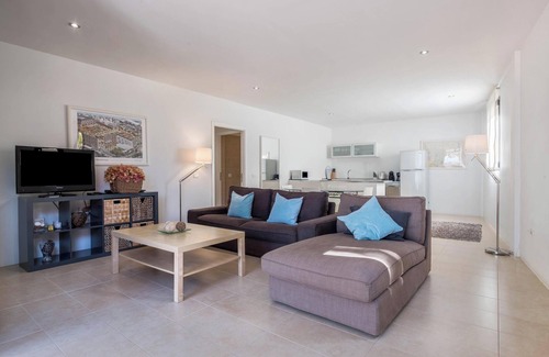 Adeje Apartment | Welcoming Apartment “Flamboyán” with Sea View, Pool, Wi-Fi