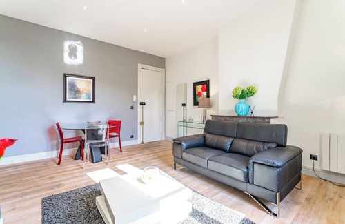 Saint-Michel Apartment | Welcoming Apartment in the Heart of Historic Saint-Michel District