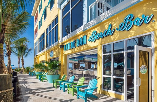 Fort Myers Beach Resort | Welcoming Beach Hideaway Perfect for Sunny Relaxation