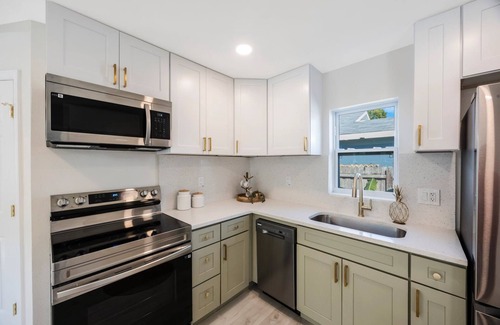 Magnolia Heights House | Welcoming Bungalow in Downtown St. Petersburg