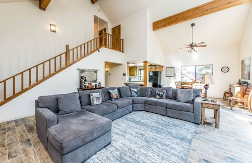 Shaver Lake Cabin | Welcoming Cabin with WiFi, Spacious Deck, & Outdoor Seating