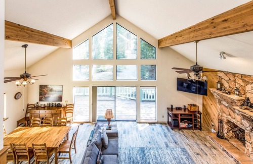 Shaver Lake Cabin | Welcoming Cabin with WiFi, Spacious Deck, & Outdoor Seating