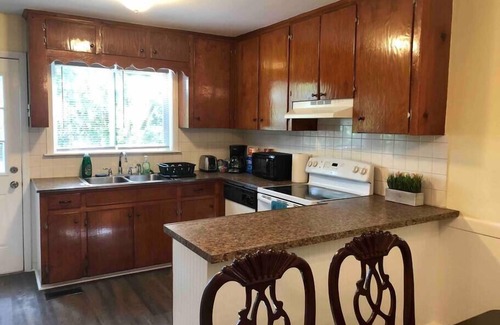 Cary House | ★Welcoming Cary Townhome★King Bed★Long Term Stays★
