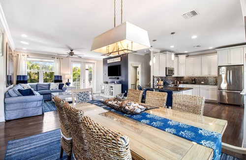 Holmes Beach Villa | Welcoming condo close to the beach with private heated pool & WiFi