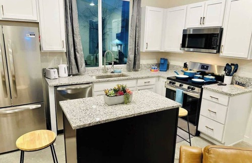 Old Southwest House | Welcoming Cozy Haven, Pets Ok,Sleeps 7