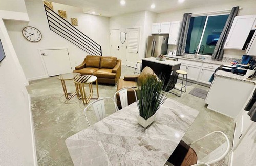 Old Southwest House | Welcoming Cozy Haven, Pets Ok,Sleeps 7