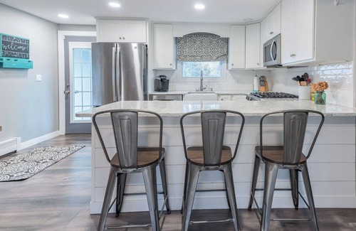 Dover House | Welcoming Cozy Retreat for Friends and Family!