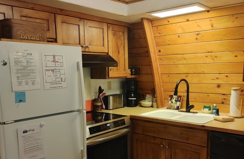 McCall Cabin | Welcoming home with large decks & wood stove - located in heart of McCall
