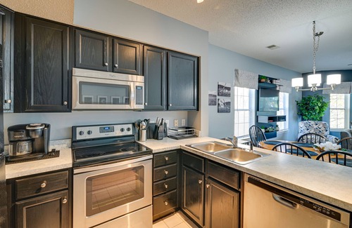 Red Hill Condo | Welcoming Myrtle Beach Condo w/ Community Perks