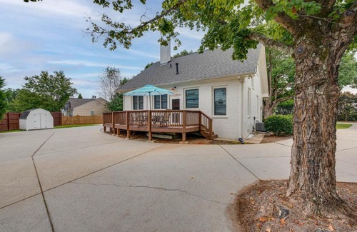 Norcross House | Welcoming Norcross Cottage with Deck and Shared Grill!