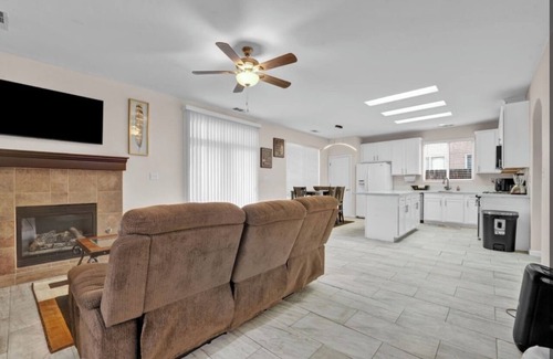 Greenacres House | "Welcoming Retreat in Bakersfield: Find Your Perfect Vacation Destination!"