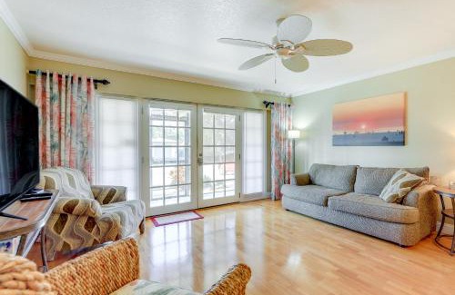 Gulf Gate Estates Apartment | Welcoming Sarasota Vacation Rental with Pool!