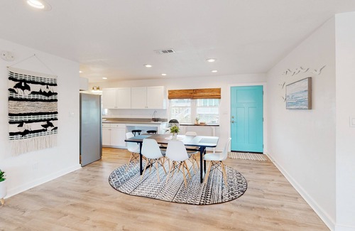 Toilla Segunda House | Welcoming stay near the beach with a large deck, washer/dryer, and central AC