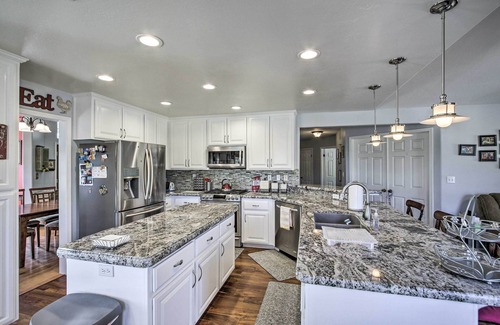 Tehachapi House | Welcoming Tehachapi Home w/Deck & Grill!