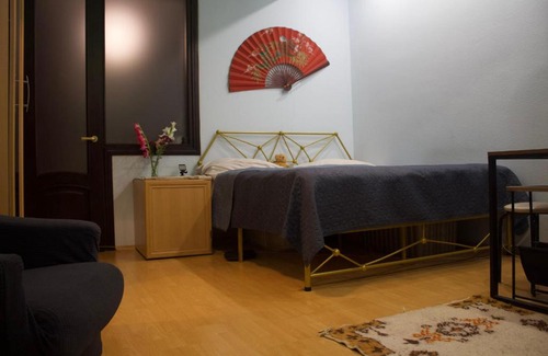 Saburtalo House | Welhome to a city centre Cozy and Comfy For leisure and Work No go through No other guests Just one host who you can ghost