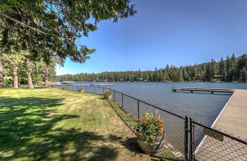 Post Falls House | Welk Manor – Private Waterfront Retreat on the Spokane River