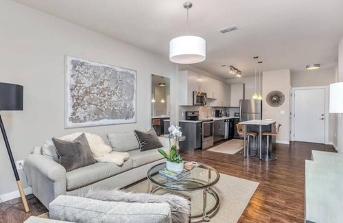 Poncey-Highland Apartment | Well appointed apartment w/full gym & gated parking in the heart of Inman Park!