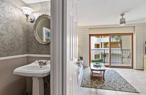 Ormond Beach Condo | Well-appointed condo on uncrowded Ormond Beach