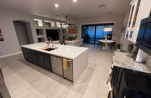 Glendale House | Well appointed home in Glendale with a Private Room with Exclusive Bathroom