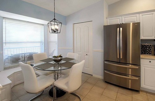 Sarasota Condo | Well-appointed lakefront condo | Heritage Oaks County Club - Bellevue